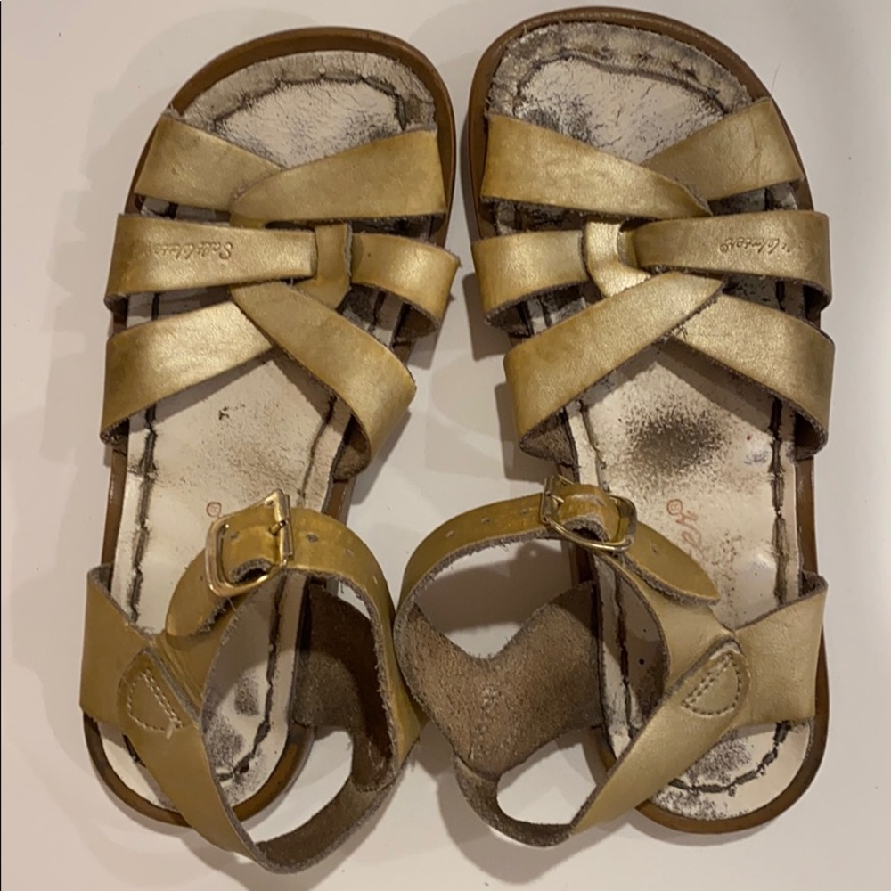 Girls’ Saltwater sandals